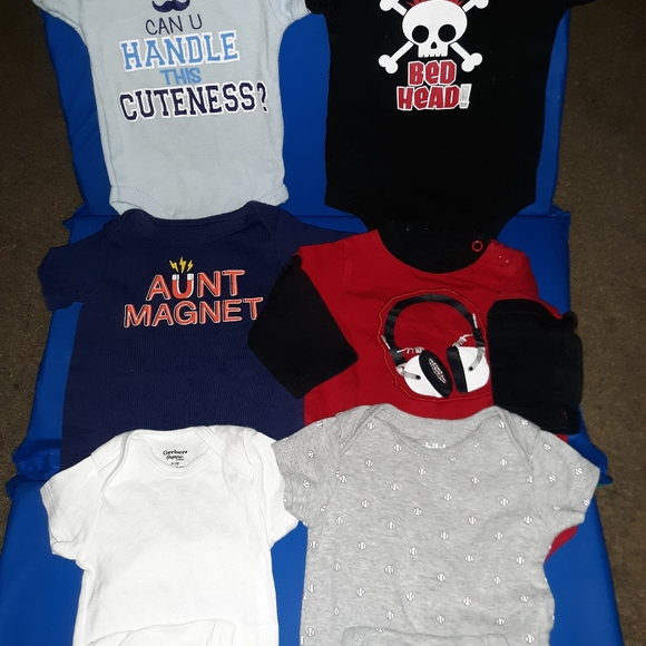 🔔Onesie lot - Picture 2 of 2